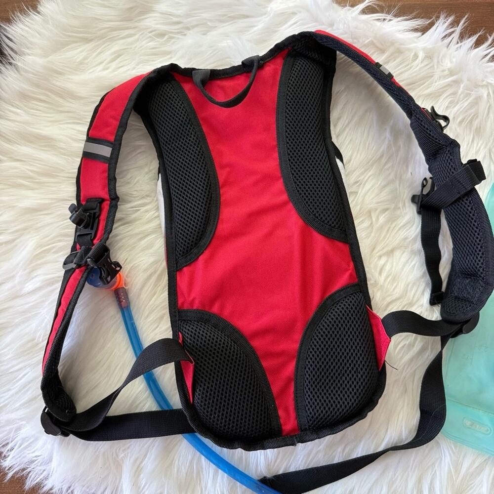 Water Buffalo 2L Hydration Pack Red & White Backpack Day Bladder Bag Unisex Hike - Picture 8 of 8